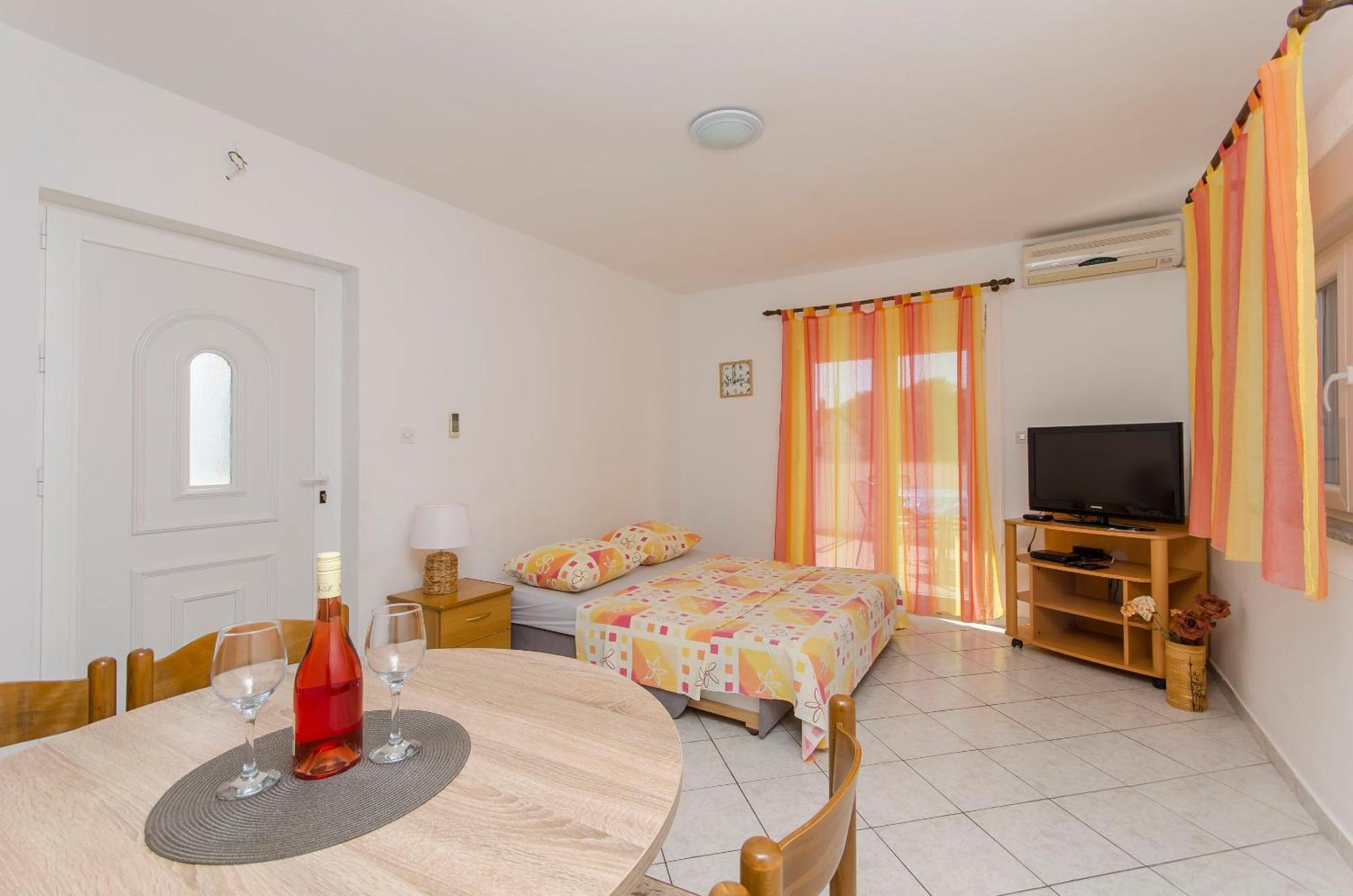 Apartments Danica 피로바츠 외부 사진